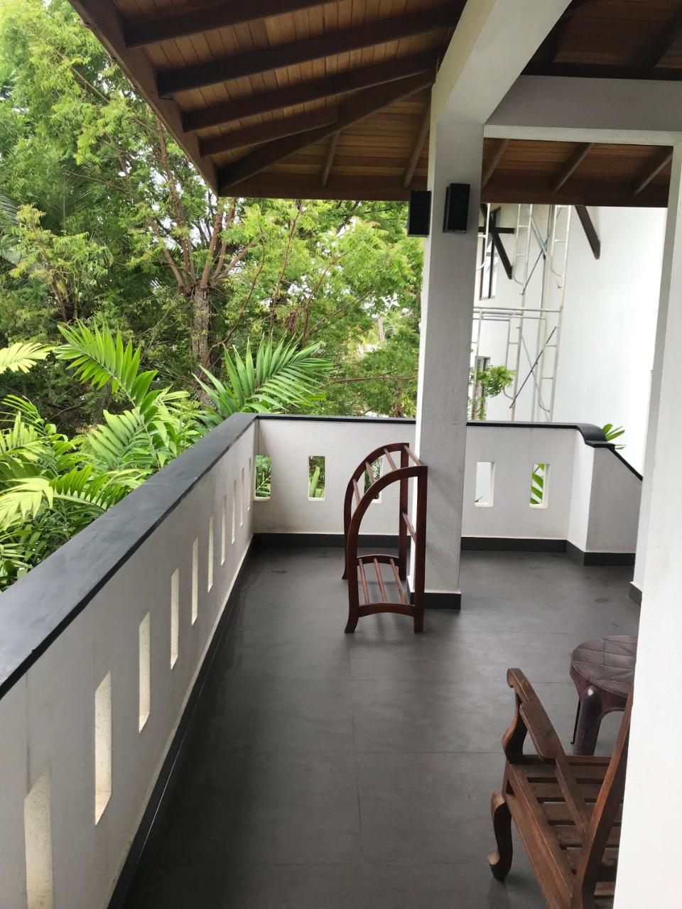 Unawatuna Beach Bungalow - Bagian luar foto